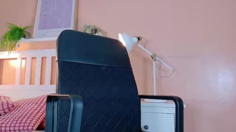 Snapshot of tiana_cinnamon chatting on 4, 10, 2025 TIANA online show from 4, 10, 2025