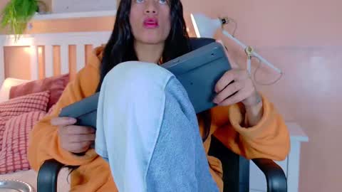 Snapshot of tiana_cinnamon chatting on 6, 10, 2025 TIANA online show from 6, 10, 2025