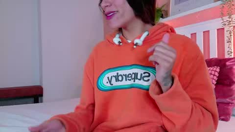 Snapshot of tiana_cinnamon chatting on 8, 10, 2025 TIANA online show from 8, 10, 2025