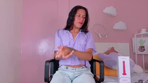 Snapshot of tiana_cinnamon chatting on 11, 10, 2025 TIANA online show from 11, 10, 2025