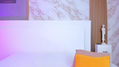 tianaglow4 online show from 18, 10, 2025