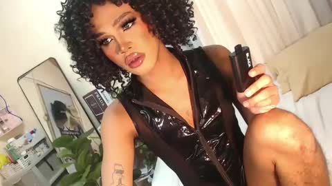 Snapshot of tiara_perezx chatting on 16, 12, 2024 Sam online show from 16, 12, 2024