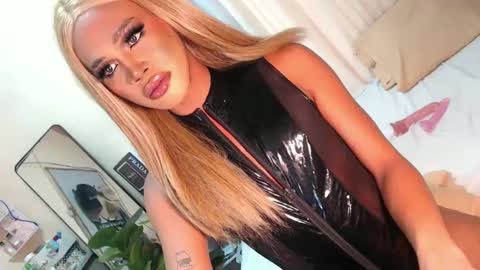 Snapshot of tiara_perezx chatting on 16, 12, 2024 Sam online show from 16, 12, 2024