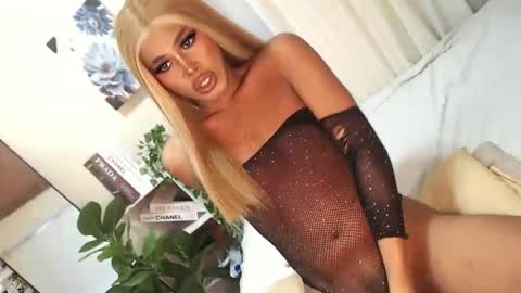 Snapshot of tiara_perezx chatting on 21, 12, 2024 Sam online show from 21, 12, 2024