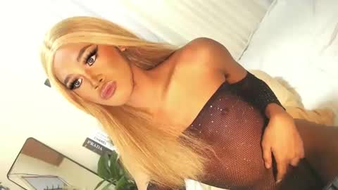 Snapshot of tiara_perezx chatting on 28, 12, 2024 Sam online show from 28, 12, 2024