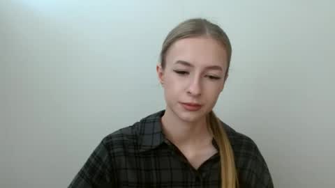 Snapshot of tiarasmile chatting on 17, 6, 2026 Tiara online show from 17, 6, 2026