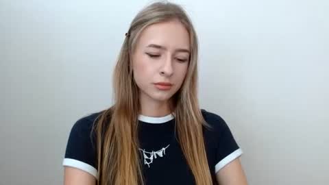 Snapshot of tiarasmile chatting on 8, 7, 2026 Tiara online show from 8, 7, 2026