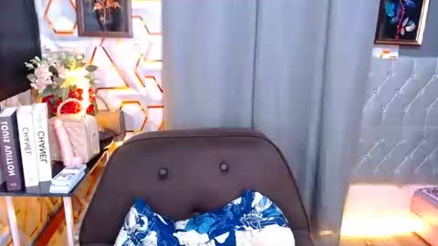 tiarrafoxs online show from 30, 5, 2026