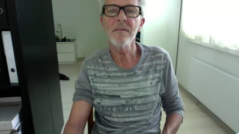 Snapshot of tiburzio chatting on 10, 9, 2025 tiburzio online show from 10, 9, 2025