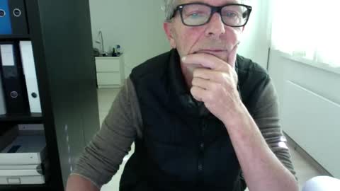 Snapshot of tiburzio chatting on 24, 9, 2025 tiburzio online show from 24, 9, 2025