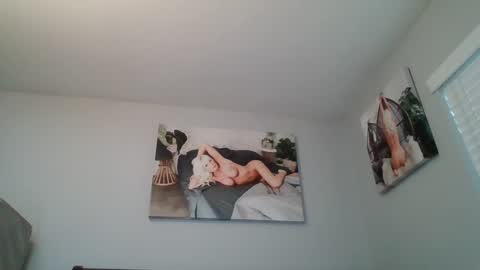 ticklemepink696969 online show from 19, 1, 2025