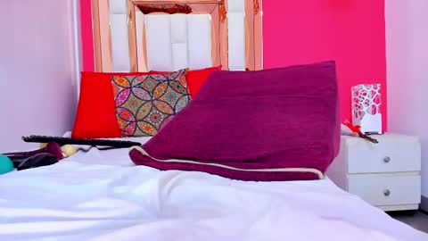 Karolina online show from 8, 3, 2025