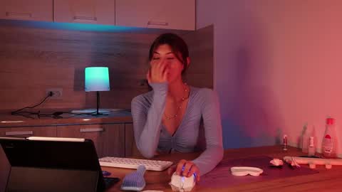 Snapshot of tiffantasy chatting on 28, 9, 2025 Im here on Fridays Saturdays Sundays online show from 28, 9, 2025