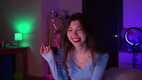 Snapshot of tiffantasy chatting on 19, 12, 2025 Im here on Fridays Saturdays Sundays online show from 19, 12, 2025