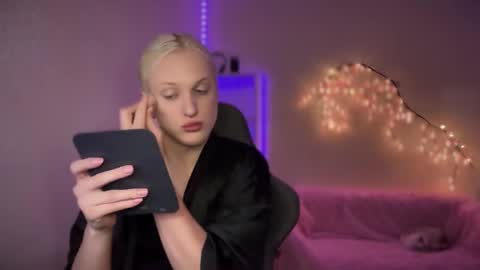 Amira online show from 28, 10, 2025