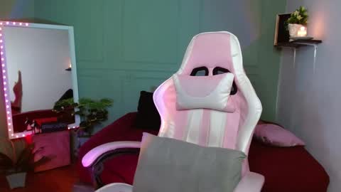 dont forget ask for custom vids  online show from 25, 12, 2024