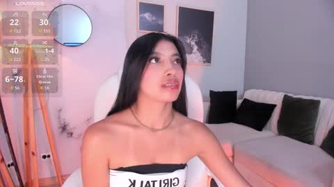 Snapshot of tiffany_low chatting on 9, 3, 2026 tiffany_low online show from 9, 3, 2026