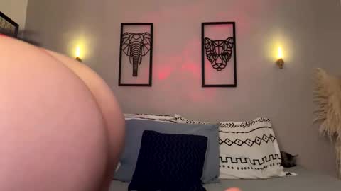  CAMI VELEZ camivelezz   online show from 14, 4, 2026