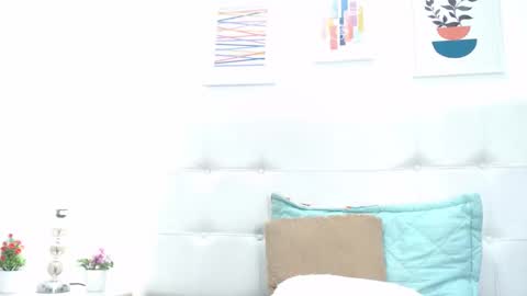 Tifanny Fox online show from 4, 3, 2025