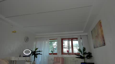 Tiffany Houston online show from 12, 12, 2024