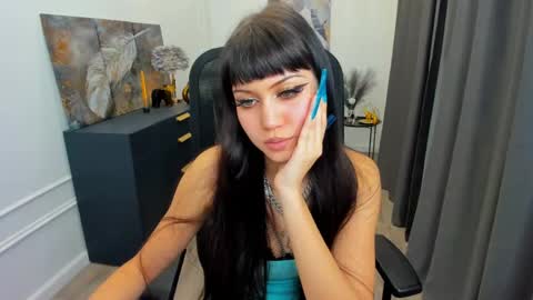 tiffanyyoun online show from 17, 4, 2026