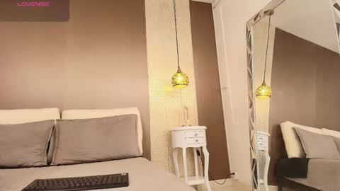 T I F F A N Y online show from 11, 9, 2025