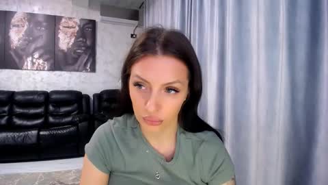 Snapshot of tina_kart3r chatting on 4, 11, 2025 Andreea online show from 4, 11, 2025