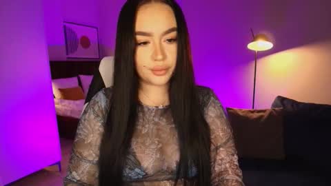 hi im curvy babyface girlie Tina online show from 18, 2, 2026