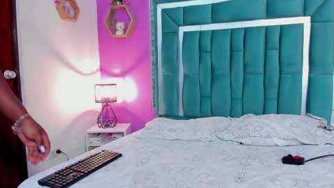 Tina online show from 8, 4, 2026
