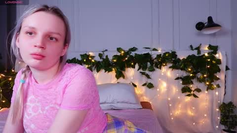 tinasiner online show from 9, 3, 2025