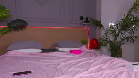 tinasiner online show from 10, 3, 2025