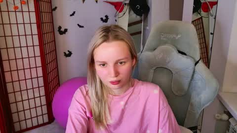 tinasiner online show from 2, 11, 2025