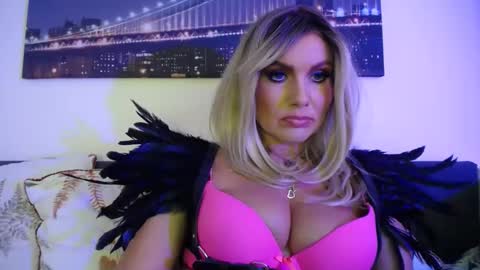 tinkerbell822 online show from 18, 2, 2025