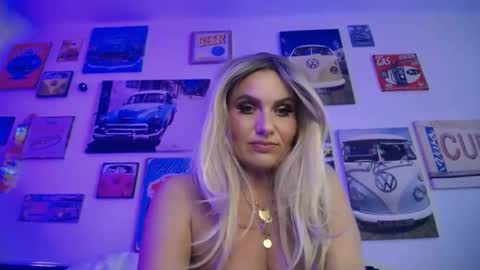 tinkerbell822 online show from 10, 3, 2025