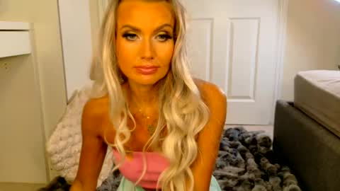 tinkerbell822 online show from 15, 6, 2026