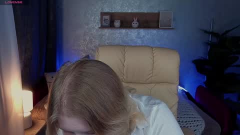 Snapshot of tinkerrbelll chatting on 4, 2, 2025 TinkerrBelll online show from 4, 2, 2025