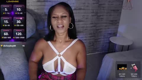 Snapshot of tinna__hottie chatting on 27, 10, 2025 Tinna Goddess online show from 27, 10, 2025