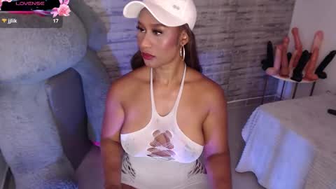 Snapshot of tinna__hottie chatting on 26, 11, 2025 Tinna Goddess online show from 26, 11, 2025