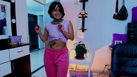 I AM BELLA  ----------- follow my  IG  TINNS 69 online show from 15, 1, 2025