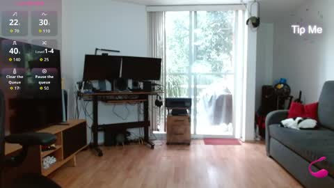 Tiny Caroline online show from 16, 4, 2026