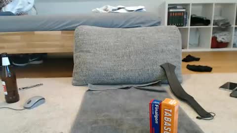 Snapshot of tiny_cock_pig chatting on 15, 4, 2026 Luke online show from 15, 4, 2026