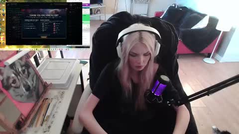 stage Kylie Sinner  brand CLITBAIT online show from 8, 2, 2025