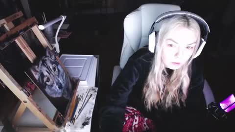 stage Kylie Sinner  brand CLITBAIT online show from 16, 2, 2025