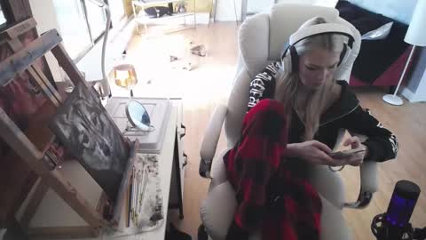 stage Kylie Sinner  brand CLITBAIT online show from 19, 2, 2025