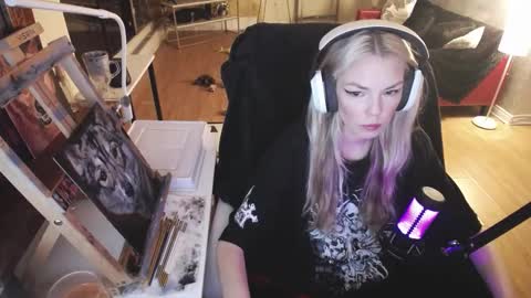 stage Kylie Sinner  brand CLITBAIT online show from 20, 2, 2025