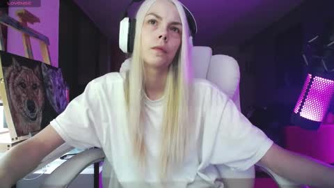 stage Kylie Sinner  brand CLITBAIT online show from 18, 9, 2025