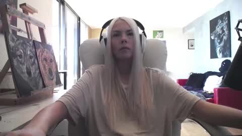 stage Kylie Sinner  brand CLITBAIT online show from 2, 10, 2025