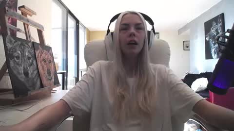 stage Kylie Sinner  brand CLITBAIT online show from 9, 10, 2025