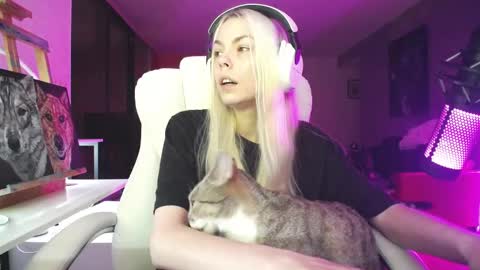 stage Kylie Sinner  brand CLITBAIT online show from 2, 11, 2025