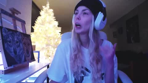 stage Kylie Sinner  brand CLITBAIT online show from 17, 11, 2025